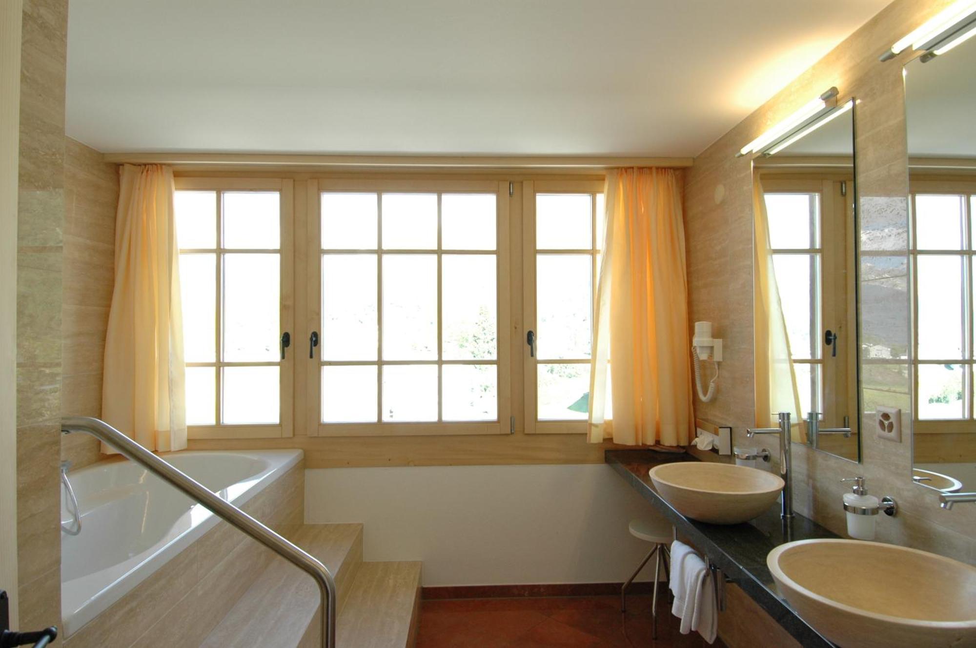 Schweizerhaus Swiss Quality Hotel Maloja Szoba fotó